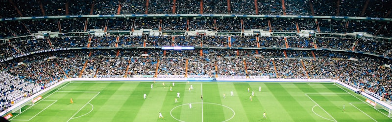 西甲联赛巴塞罗那队球员在诺坎普球场训练备战下一场比赛